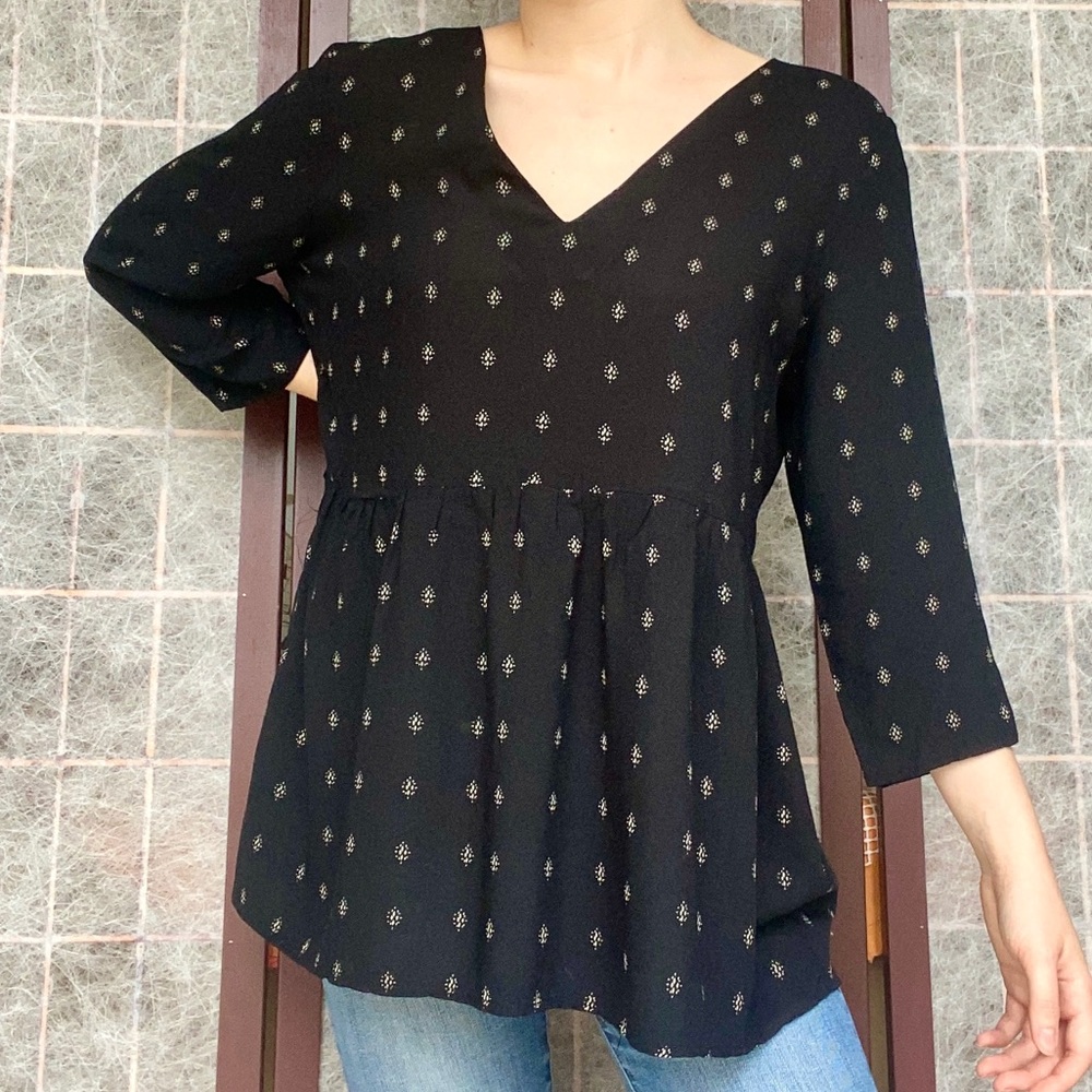 Old Navy — 3/4 Sleeve Blouse w/ V-Neck